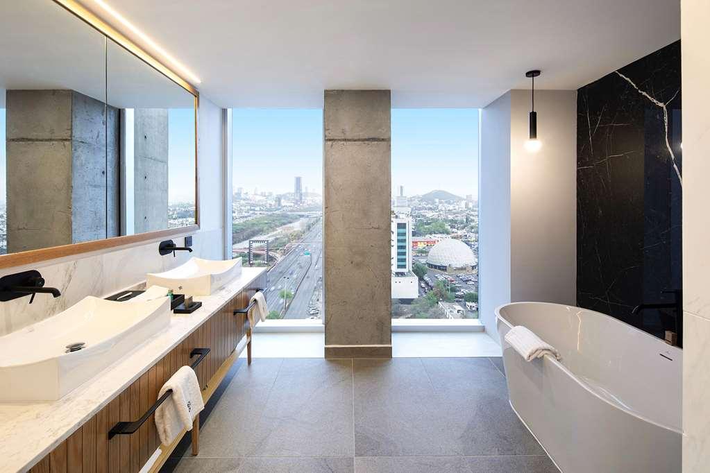 Hotel Galeria Plaza Monterrey Exteriér fotografie Bathroom