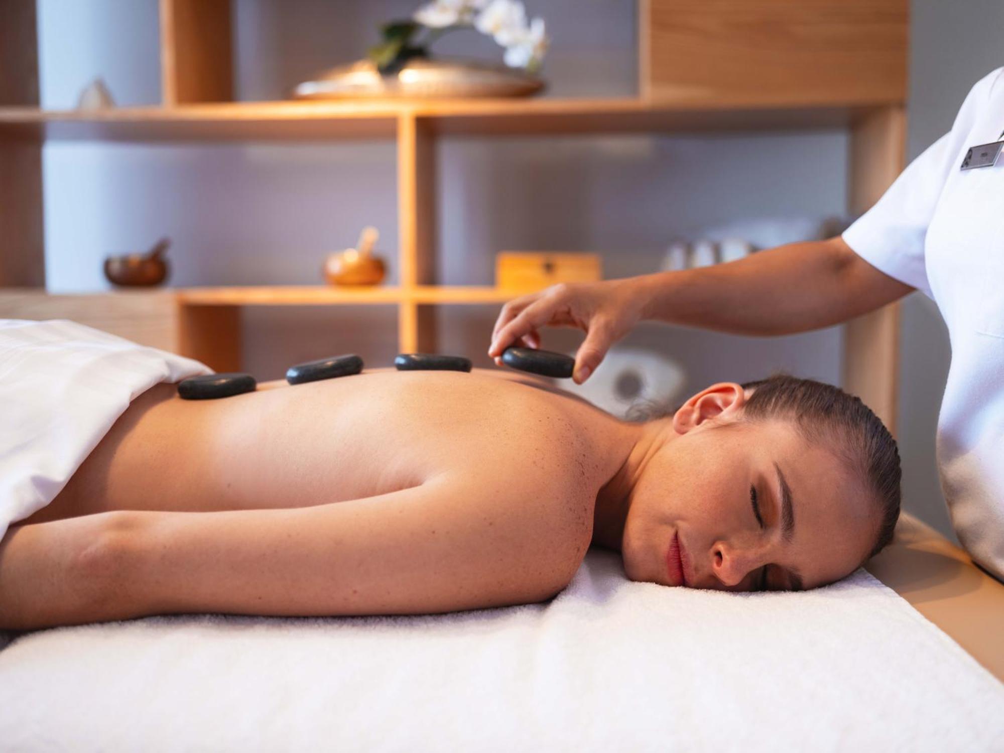 Hotel Galeria Plaza Monterrey Exteriér fotografie Hot stone massage
